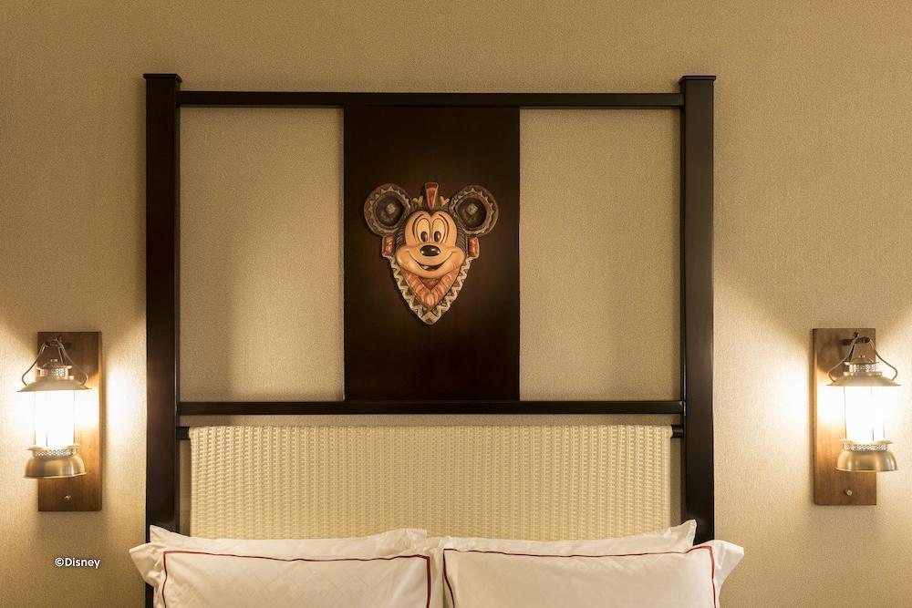 Disney Explorers Lodge Hong Kong Exterior photo A Mickey Mouse headboard at the Disneyland Paris Hotel
