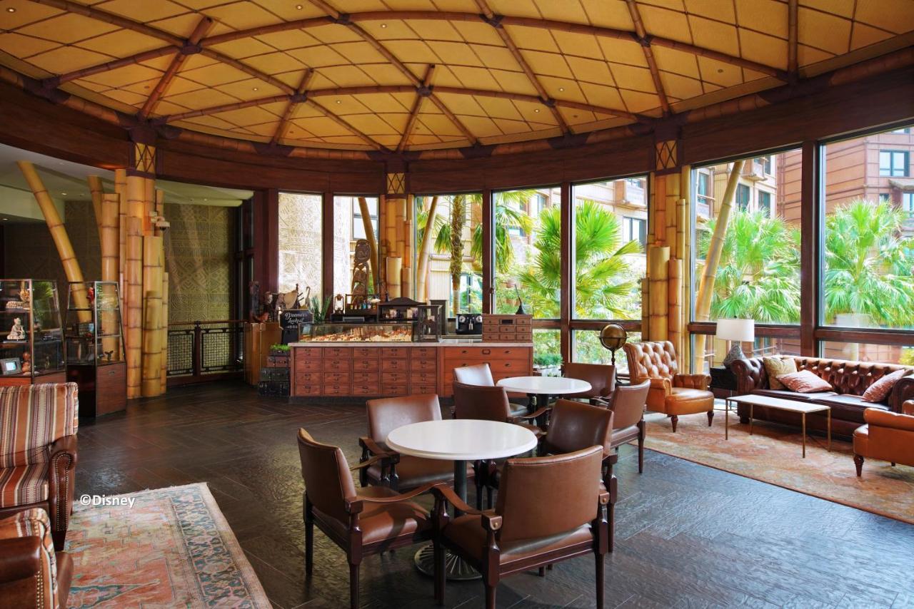 Disney Explorers Lodge Hong Kong Exterior photo The lobby of the Four Seasons Hotel
