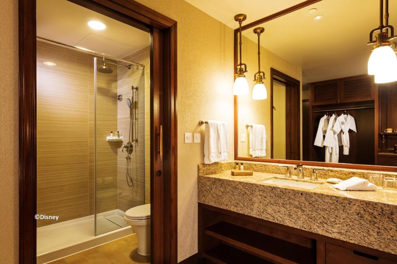Disney Explorers Lodge Hong Kong Exterior photo A bathroom in a hotel