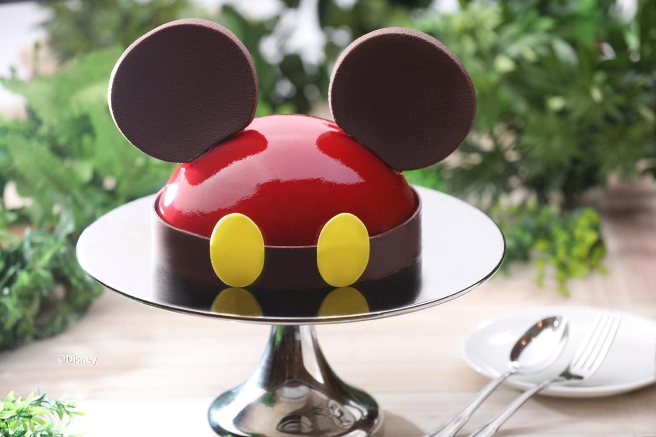 Disney Explorers Lodge Hong Kong Exterior photo A Mickey Mouse cake