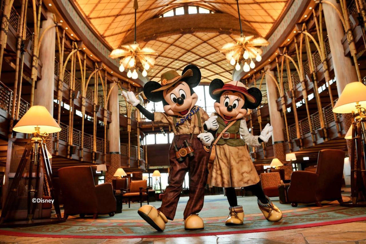 Disney Explorers Lodge Hong Kong Exterior photo Mickey and Minnie Mouse in the lobby of the Tokyo Disneyland Hotel