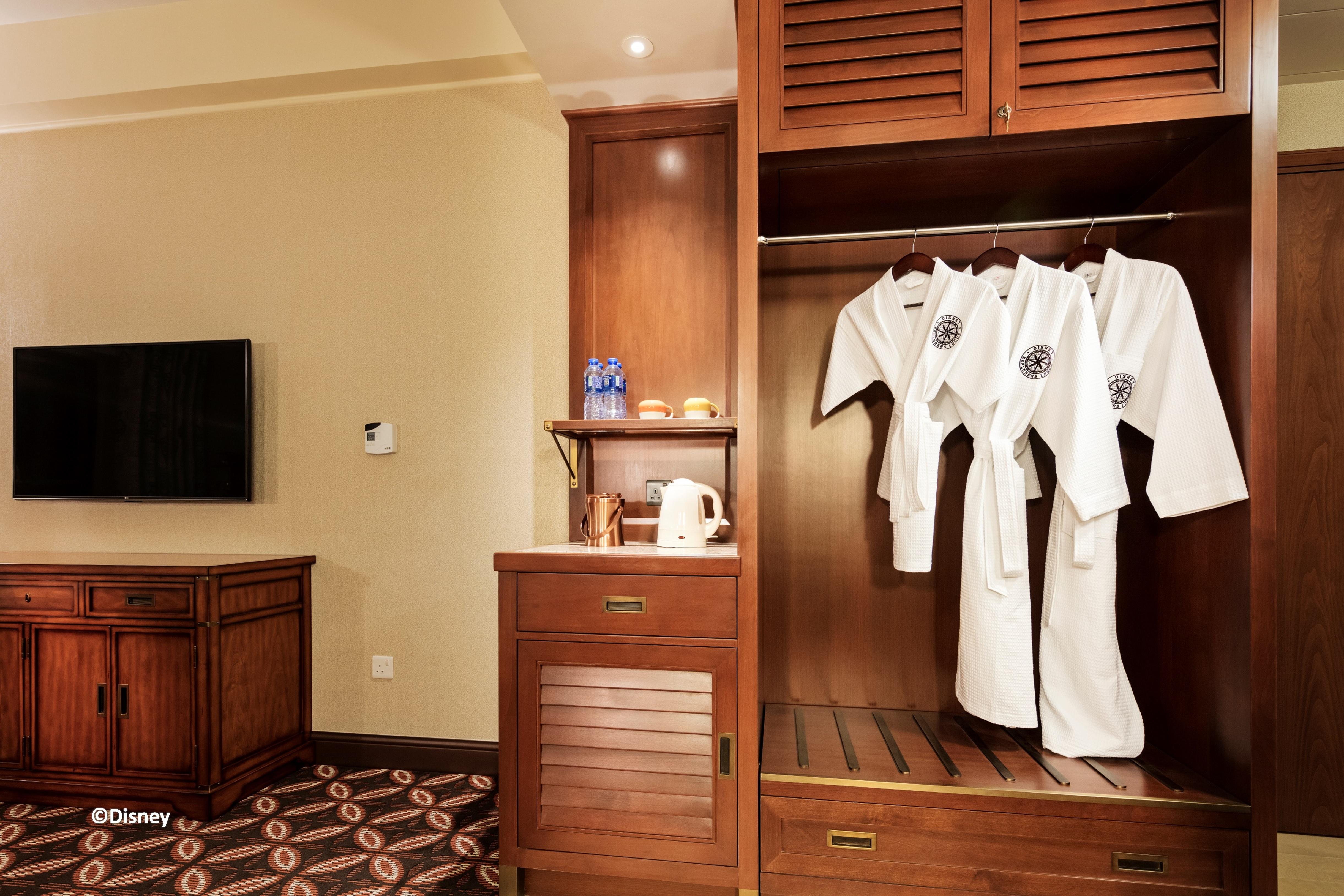 Disney Explorers Lodge Hong Kong Exterior photo A guest room at the hotel