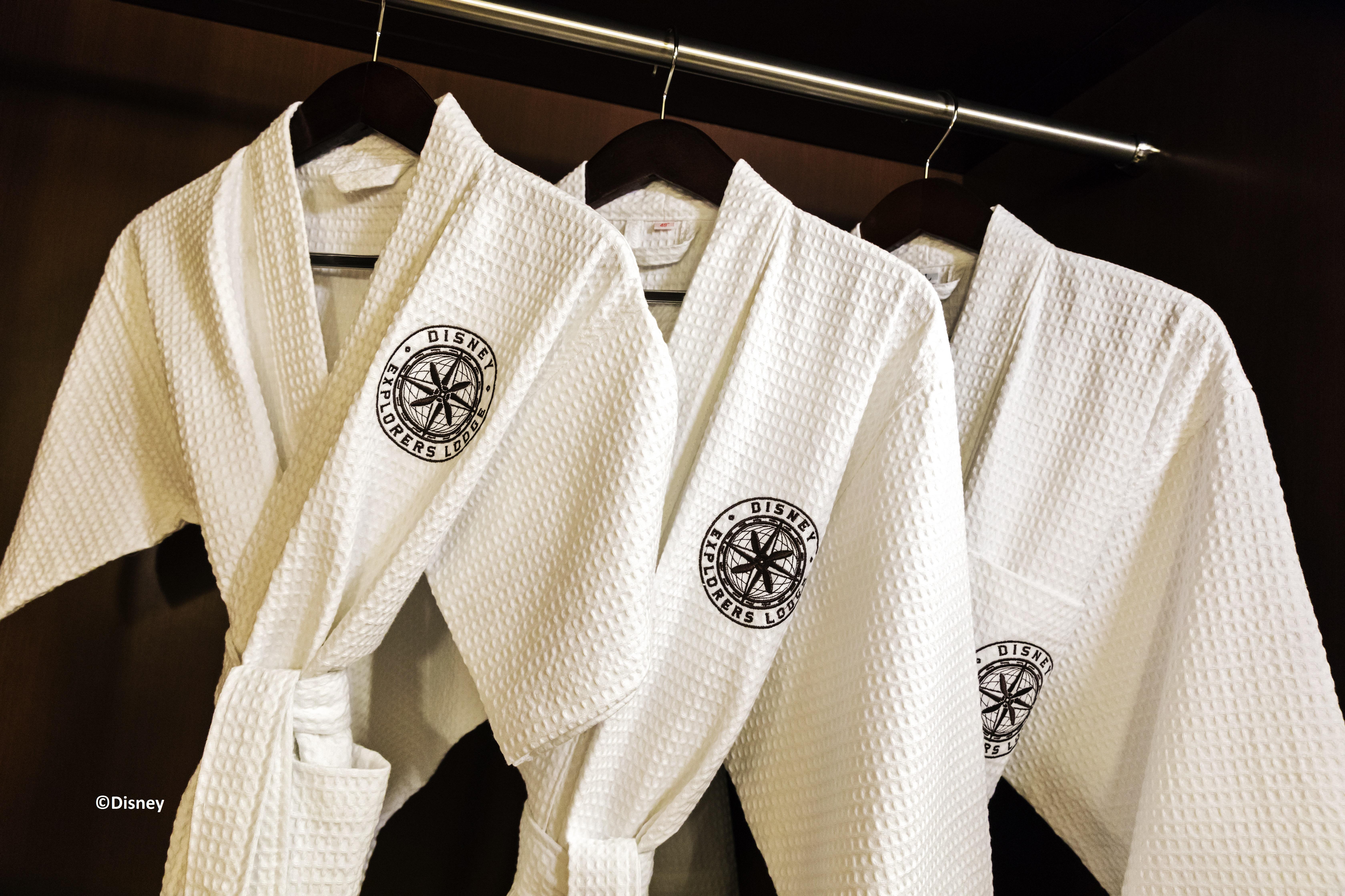 Disney Explorers Lodge Hong Kong Exterior photo Disneyland Hotel bathrobes
