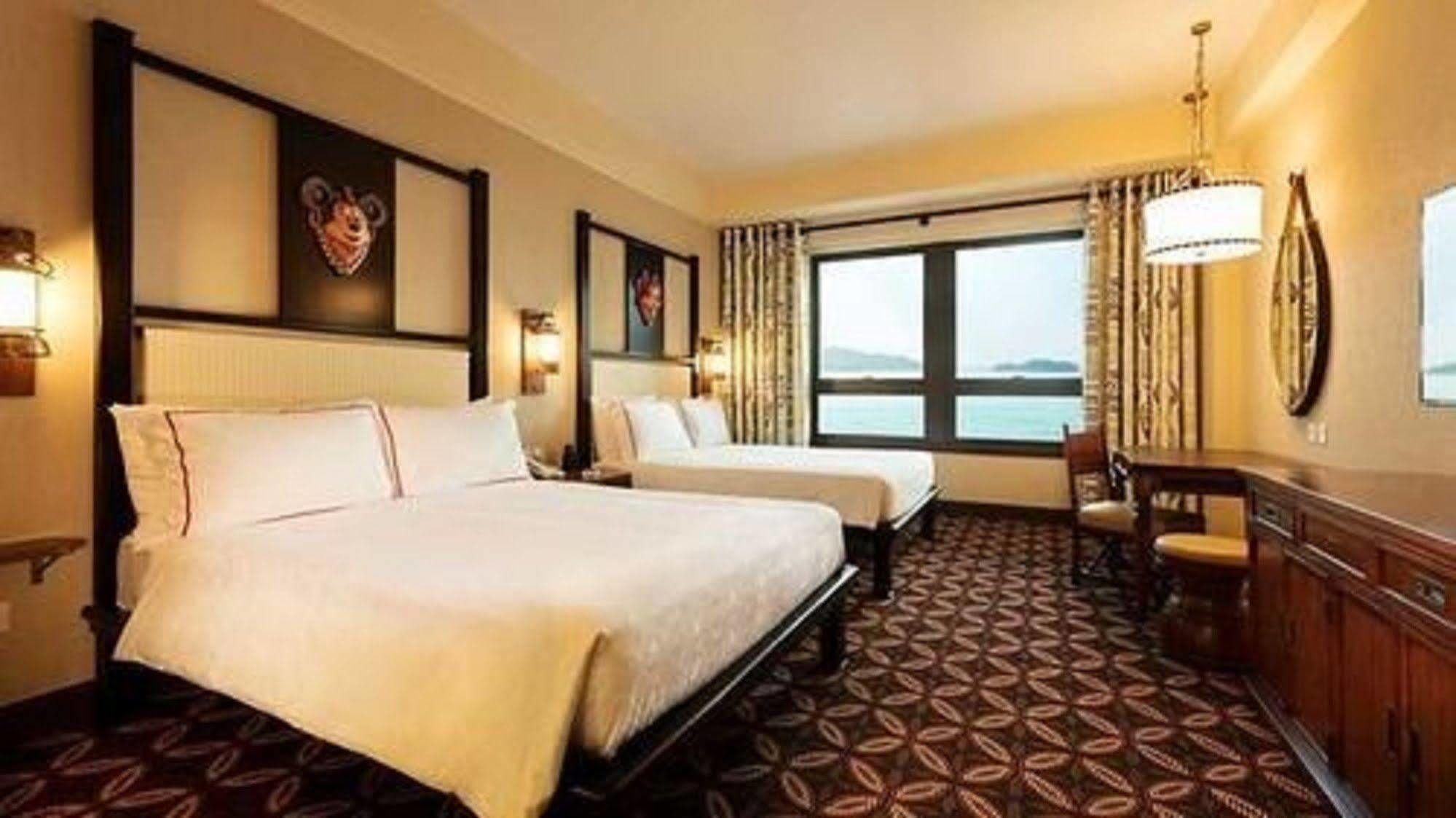 Disney Explorers Lodge Hong Kong Exterior photo Deluxe Ocean View Room
