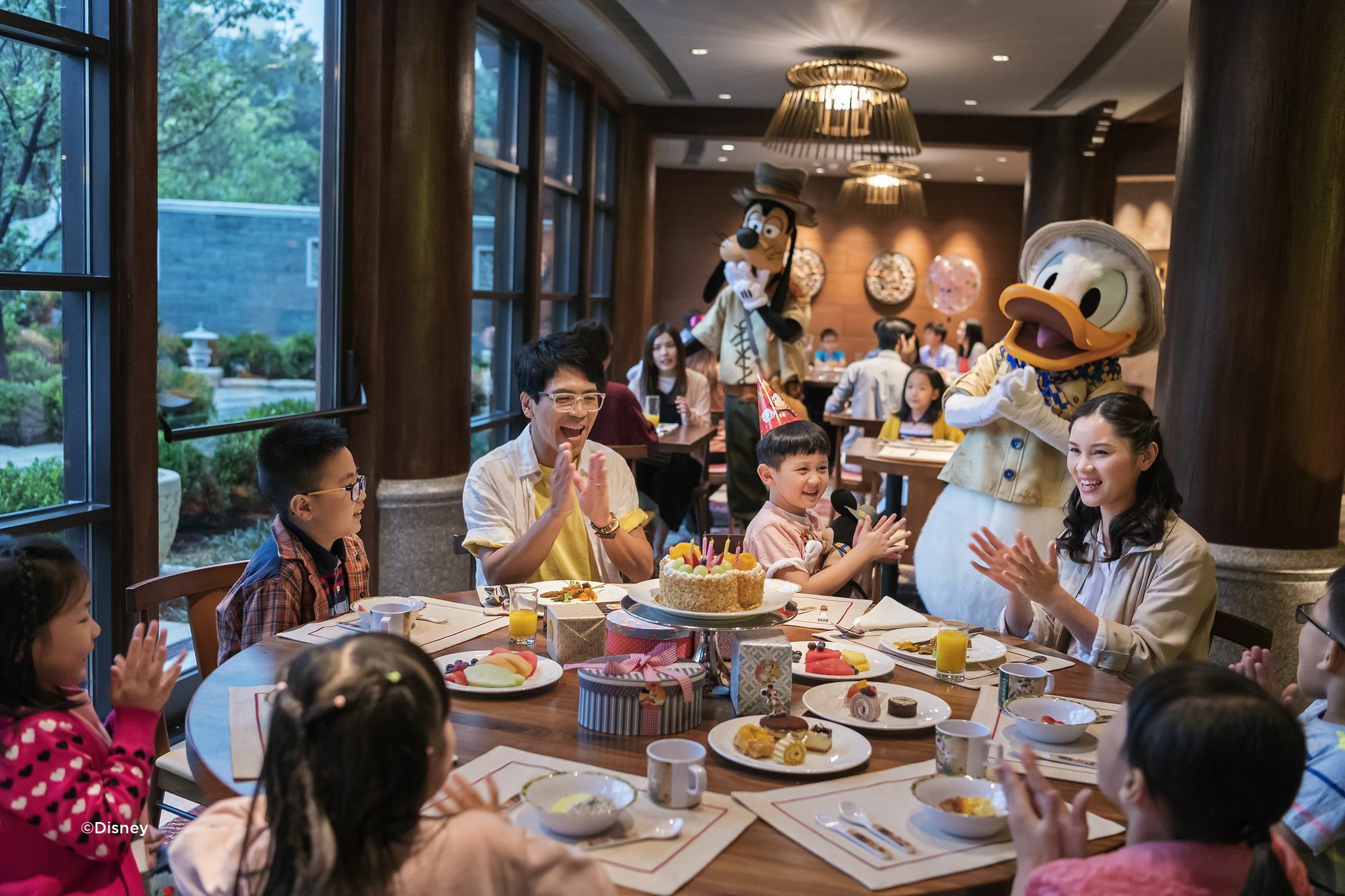 Disney Explorers Lodge Hong Kong Exterior photo Disneyland Hotel